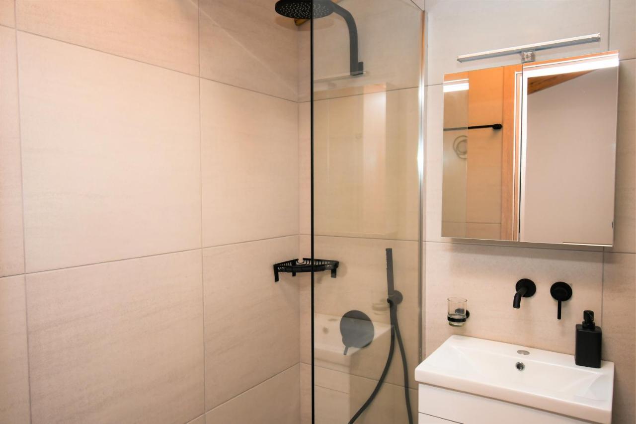 Comfy And Stylish Apt2 Ioannina Bagian luar foto