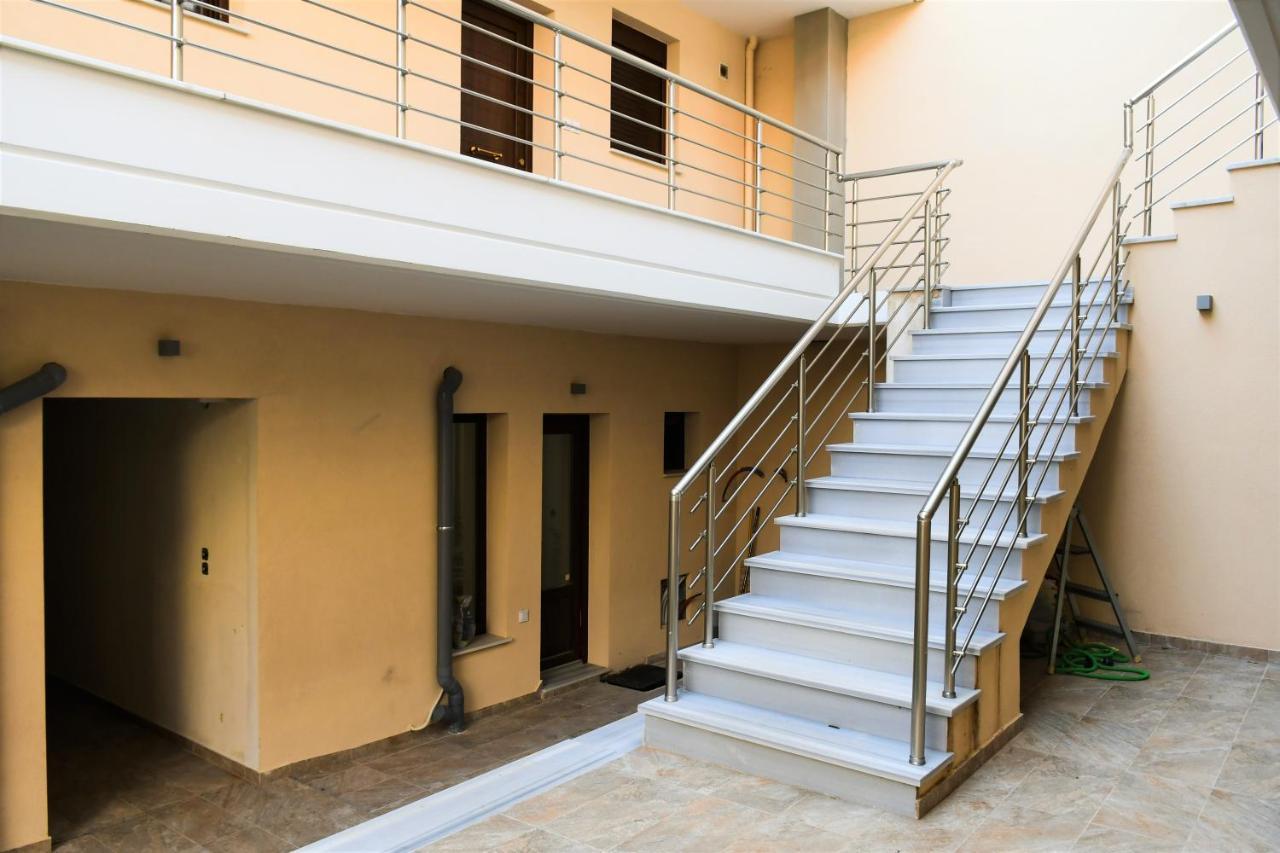 Comfy And Stylish Apt2 Ioannina Bagian luar foto