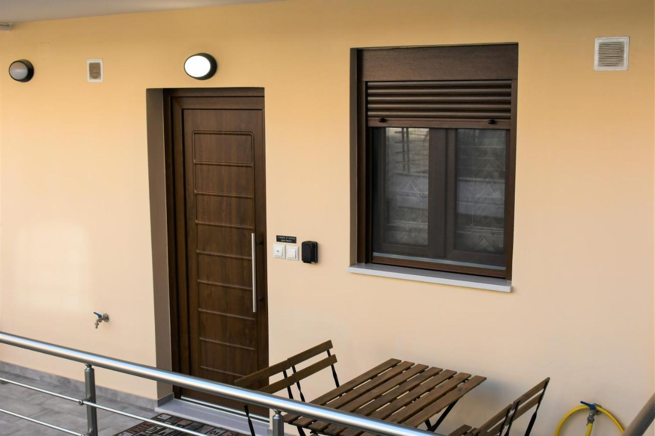 Comfy And Stylish Apt2 Ioannina Bagian luar foto